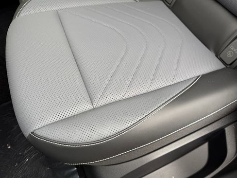 New 2026 Volkswagen Tiguan SE R-Line FWD image 27