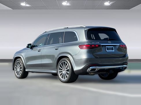 Used 2025 Mercedes-Benz GLS 450 4MATIC image 3