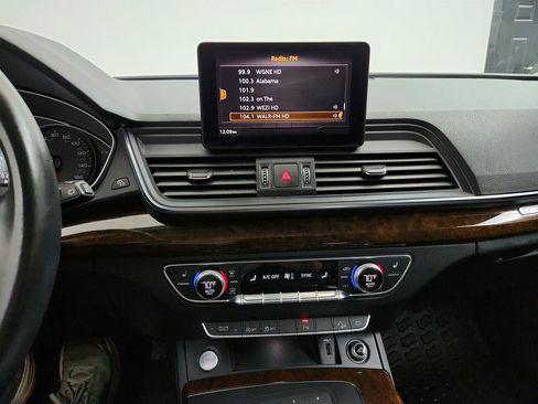 Used 2020 Audi Q5 2.0T Premium w/ Convenience Package AWD/4WD image 20