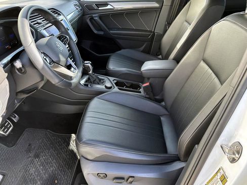 Used 2022 Volkswagen Tiguan SE R-Line image 18