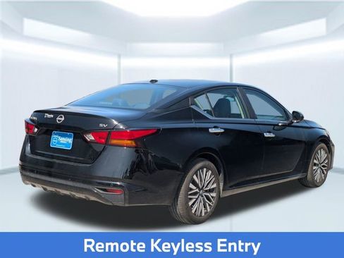 Used 2024 Nissan Altima 2.5 SV FWD image 6