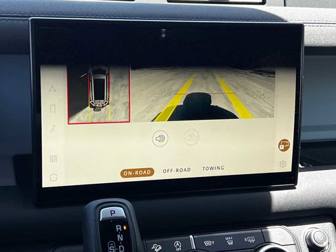 Used 2023 Land Rover Defender 130 SE image 29