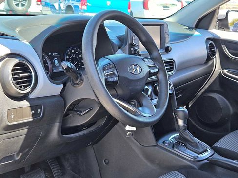 Used 2019 Hyundai Kona SE image 2