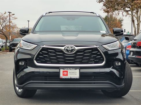 Used 2023 Toyota Highlander Limited image 2