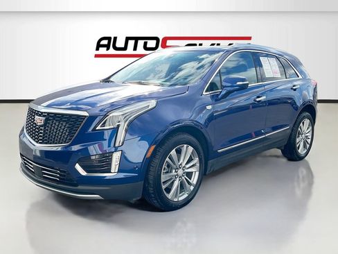 Used 2024 Cadillac XT5 Premium Luxury w/ Technology Package AWD/4WD image 3