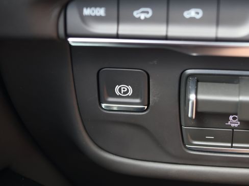 Used 2026 Cadillac Escalade ESV V AWD/4WD image 17