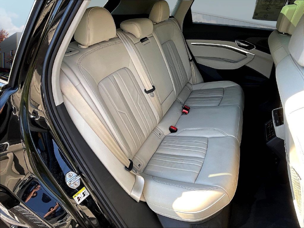 Used 2024 Audi Q8 e-tron Premium AWD/4WD image 26