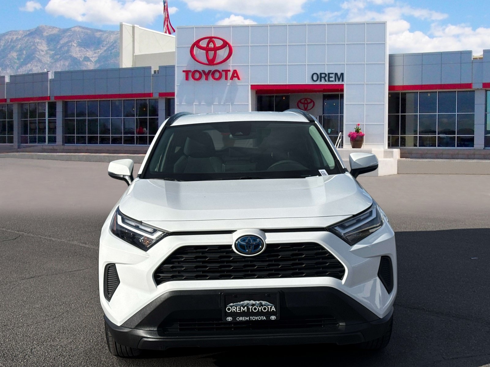 Used 2024 Toyota RAV4 LE AWD/4WD image 2