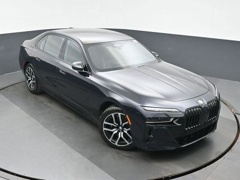 Used 2023 BMW 760i xDrive w/ Executive Package AWD/4WD image 36