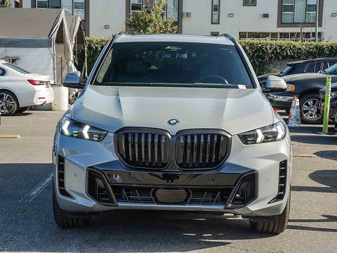 New 2026 BMW X5 xDrive50e w/ M Sport Package AWD/4WD image 2