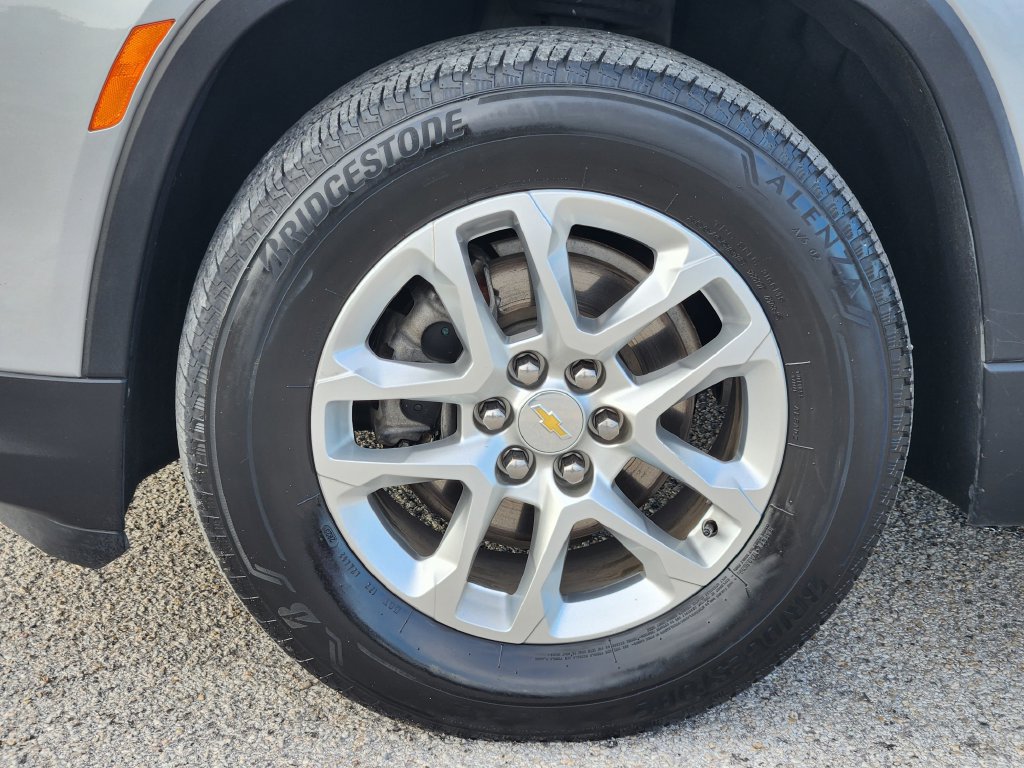 Used 2023 Chevrolet Traverse LS FWD image 10