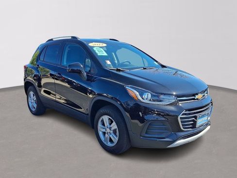 Certified 2022 Chevrolet Trax LT w/ LT Convenience Package image 3