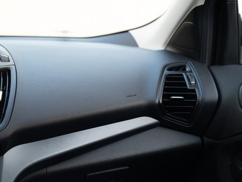 Used 2019 Ford Escape S image 26