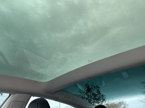 Used 2023 Tesla Model 3 Standard Range image 18