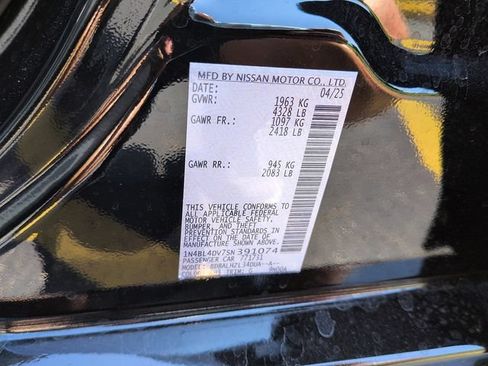 Used 2025 Nissan Altima 2.5 SV FWD image 13