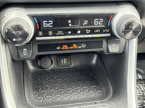Used 2025 Toyota RAV4 XLE AWD/4WD image 16