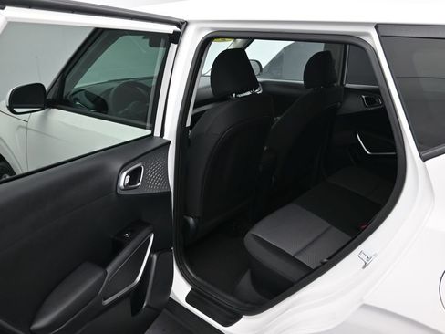 Used 2025 Kia Soul LX w/ LX Technology Package FWD image 13