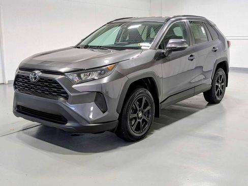 Used 2019 Toyota RAV4 LE image 1