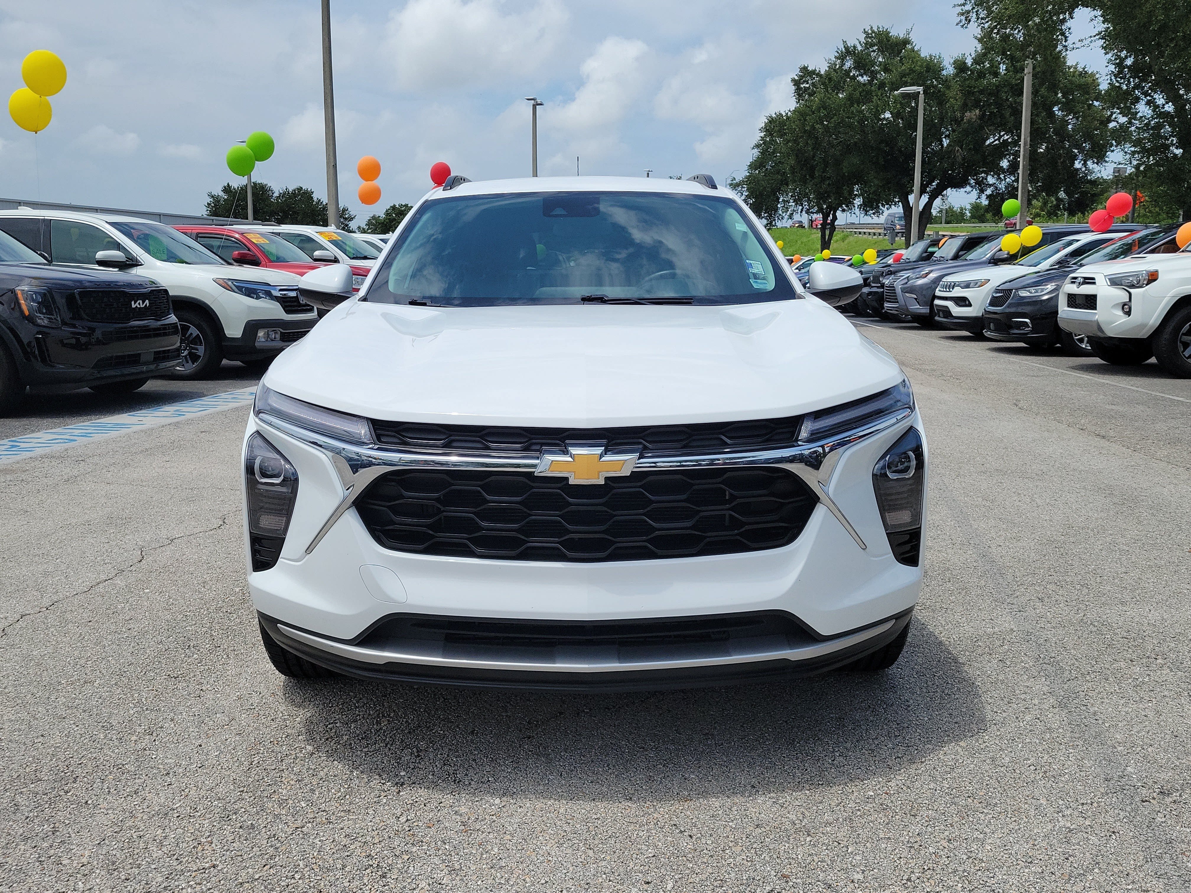 Used 2024 Chevrolet Trax LT w/ Driver Confidence Package FWD image 2