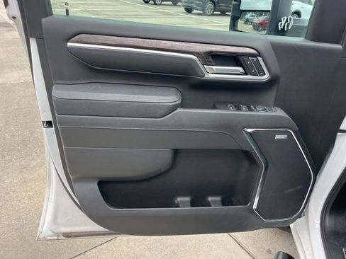 Used 2025 Chevrolet Silverado 2500 LTZ w/ LTZ Convenience Package AWD/4WD image 18