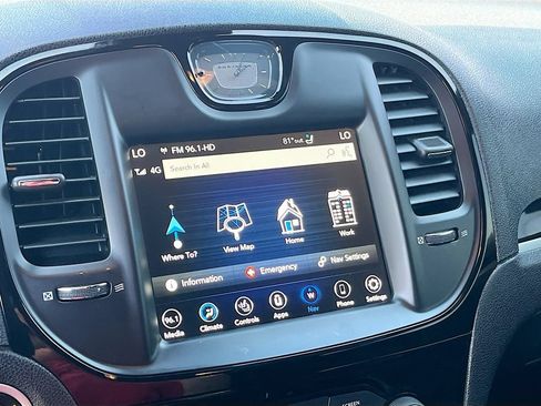Used 2023 Chrysler 300 S w/ Comfort Group RWD image 13