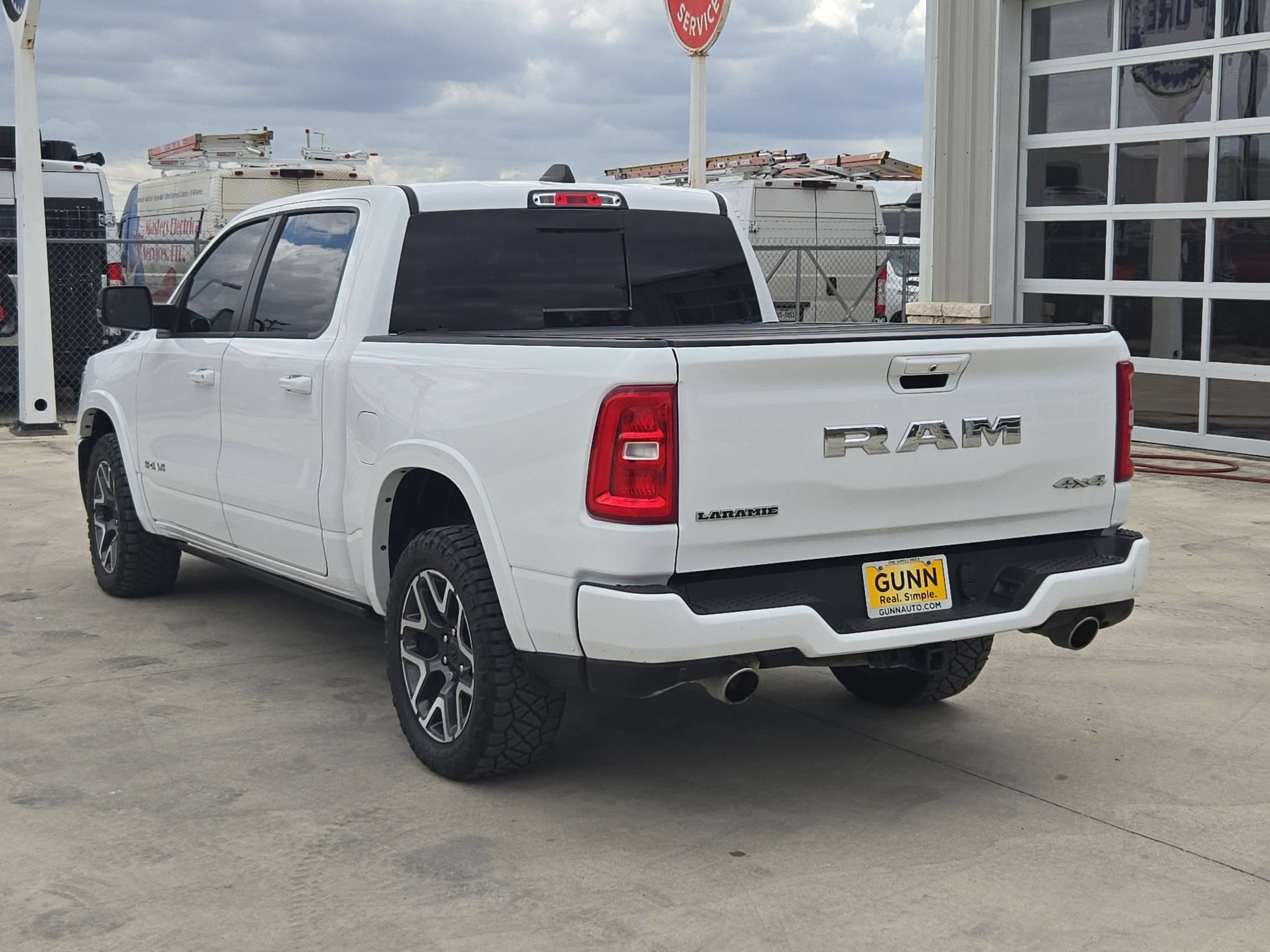 Used 2025 RAM 1500 Laramie w/ Laramie Southwest Edition AWD/4WD image 5