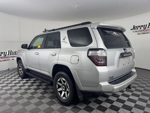 Used 2022 Toyota 4Runner TRD Off-Road AWD/4WD image 9