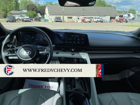 Used 2025 Hyundai Elantra Limited FWD image 12