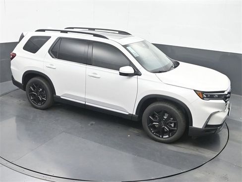 Certified 2025 Honda Pilot Touring image 16