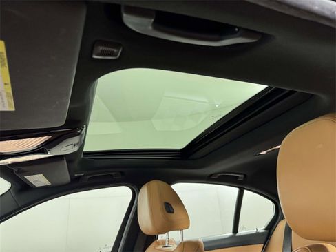 Used 2022 BMW 330i xDrive Sedan w/ M Sport Package image 32