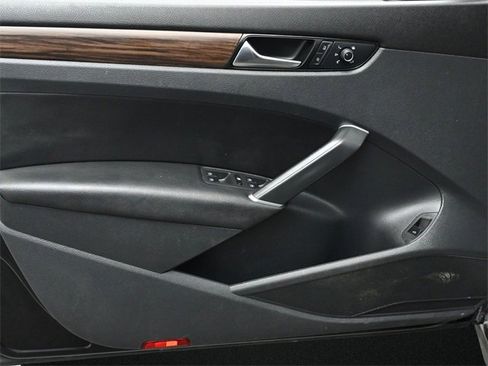 Used 2020 Volkswagen Passat 2.0T SEL image 9