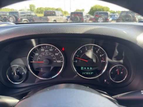 Used 2015 Jeep Wrangler Unlimited Sahara AWD/4WD image 17