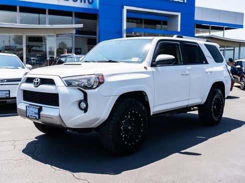 Used 2018 Toyota 4Runner TRD Off-Road AWD/4WD image 2