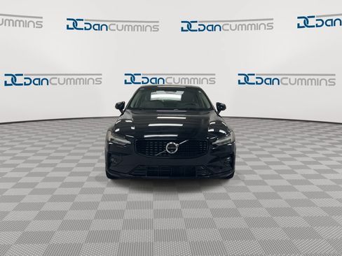 Used 2023 Volvo S60 B5 Plus FWD image 3