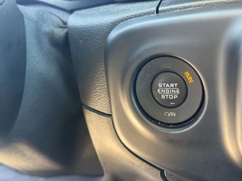 Used 2020 Jeep Wrangler Unlimited Sahara image 16