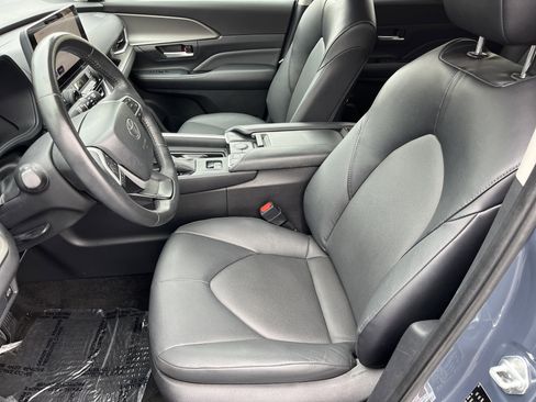 Used 2024 Toyota Grand Highlander XLE image 21