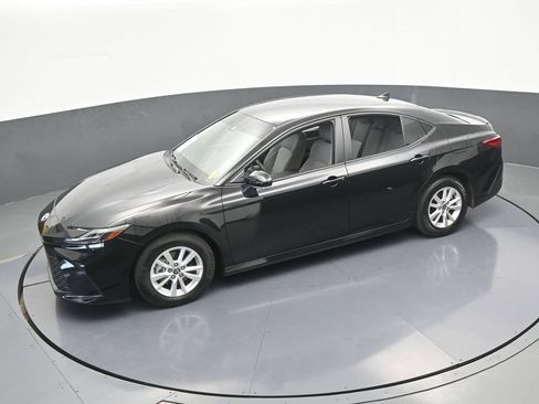 Used 2025 Toyota Camry LE image 45