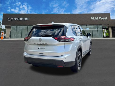 Used 2025 Nissan Rogue SV FWD image 5