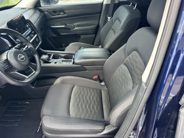 Used 2025 Nissan Pathfinder SV FWD image 17