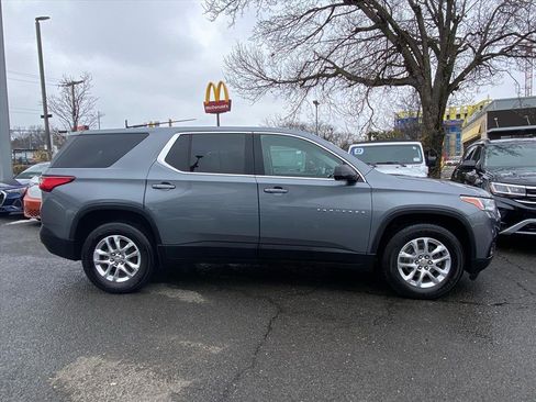 Used 2019 Chevrolet Traverse LS image 2