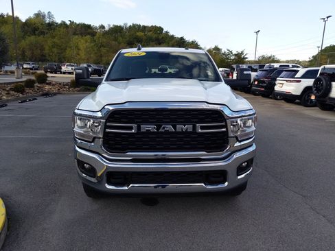 Used 2024 RAM 2500 Big Horn AWD/4WD image 3