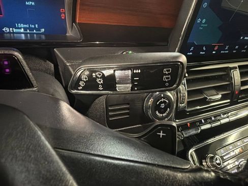 Used 2022 Lincoln Navigator L Reserve AWD/4WD image 23