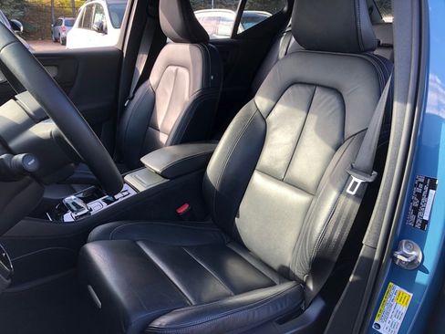 Used 2023 Volvo XC40 B5 Plus w/ Protection Package Premier image 32