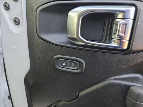 New 2025 Jeep Gladiator Sport image 39