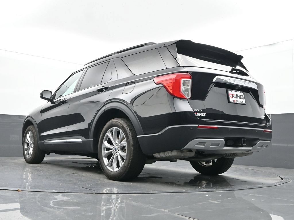 Used 2024 Ford Explorer XLT w/ Equipment Group 202A AWD/4WD image 54
