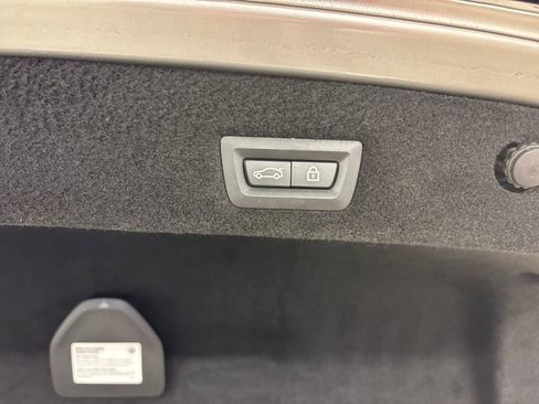 Used 2021 BMW 750i xDrive w/ Executive Package image 19