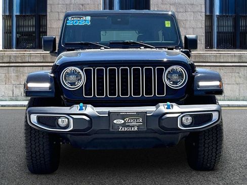 Used 2024 Jeep Wrangler Unlimited Sahara AWD/4WD image 3