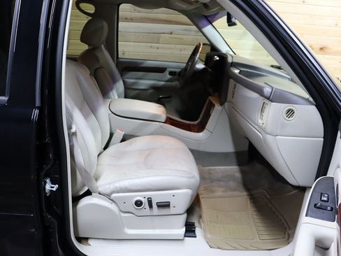 Used 2005 Cadillac Escalade ESV Platinum image 57