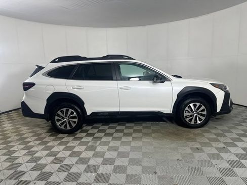 Used 2025 Subaru Outback Premium AWD/4WD image 8