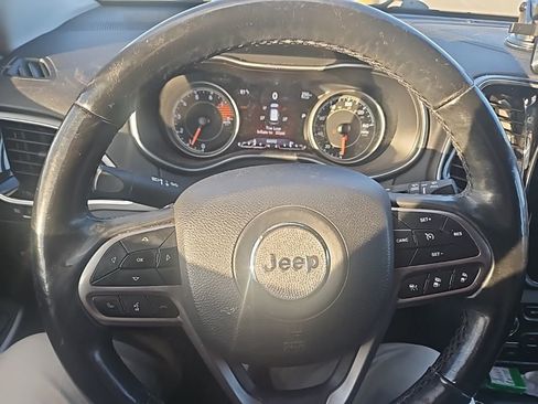 Used 2019 Jeep Cherokee Limited w/ Luxury Group image 5